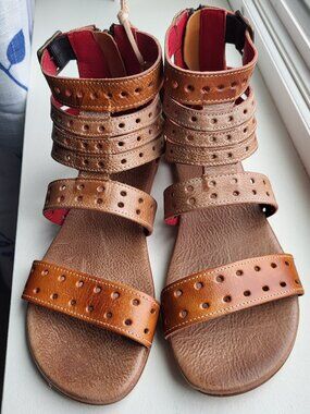 BedStu Artemis Multi-strap Sandals Size 7.5